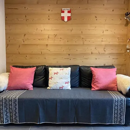Updated Cosy Apartment, Terrace, 10 Mins To