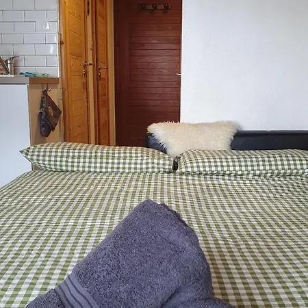 Updated Cosy Apartment, Terrace, 10 Mins To Apartment