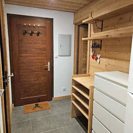Apartment Updated Cosy Apartment, Terrace, 10 Mins To *
